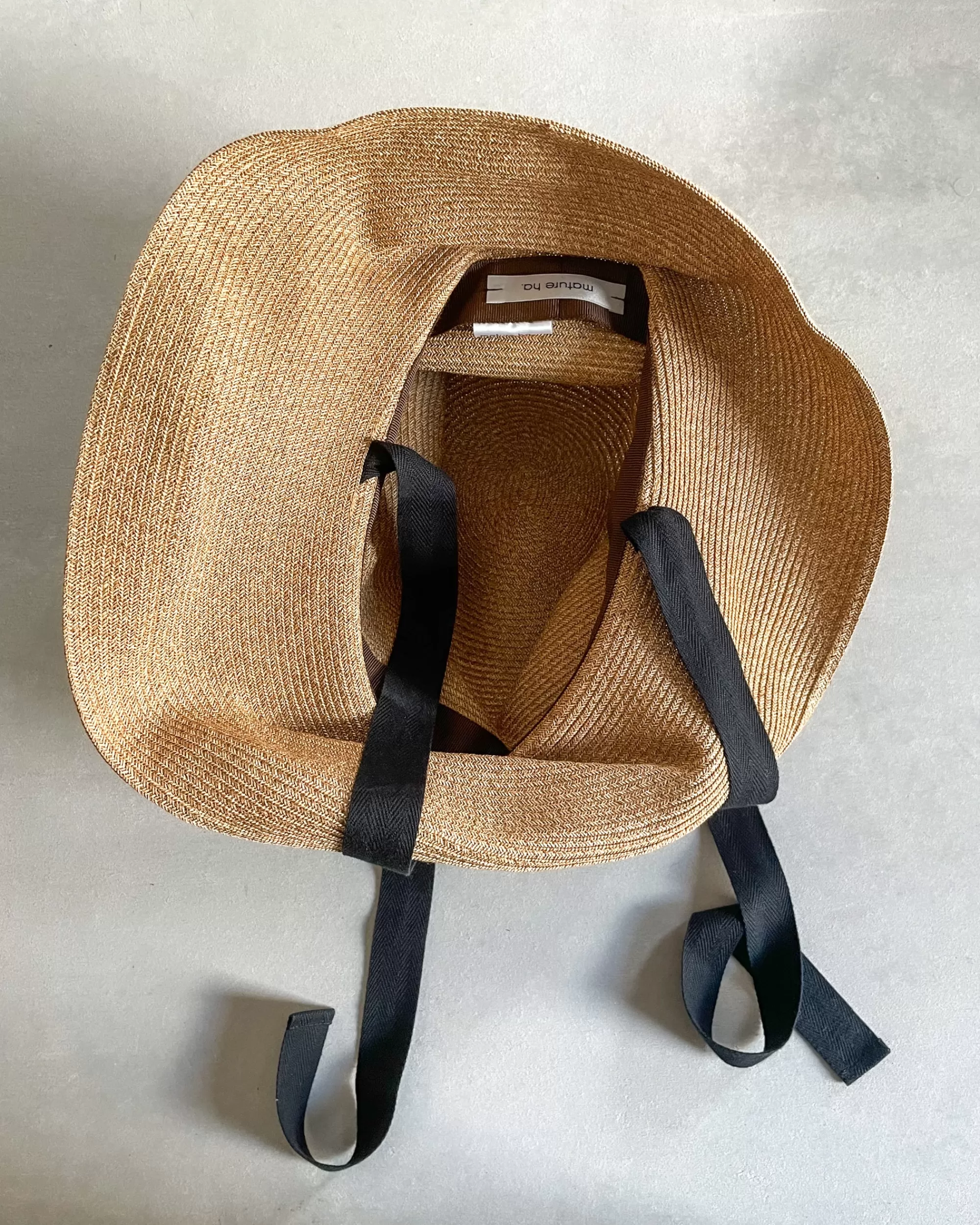 Store mature ha : Boxed Hat In Barley With Carbon Garden Ribbon