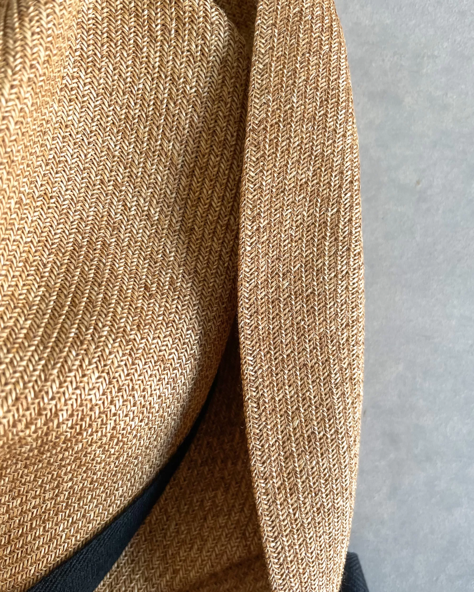 Store mature ha : Boxed Hat In Barley With Carbon Garden Ribbon