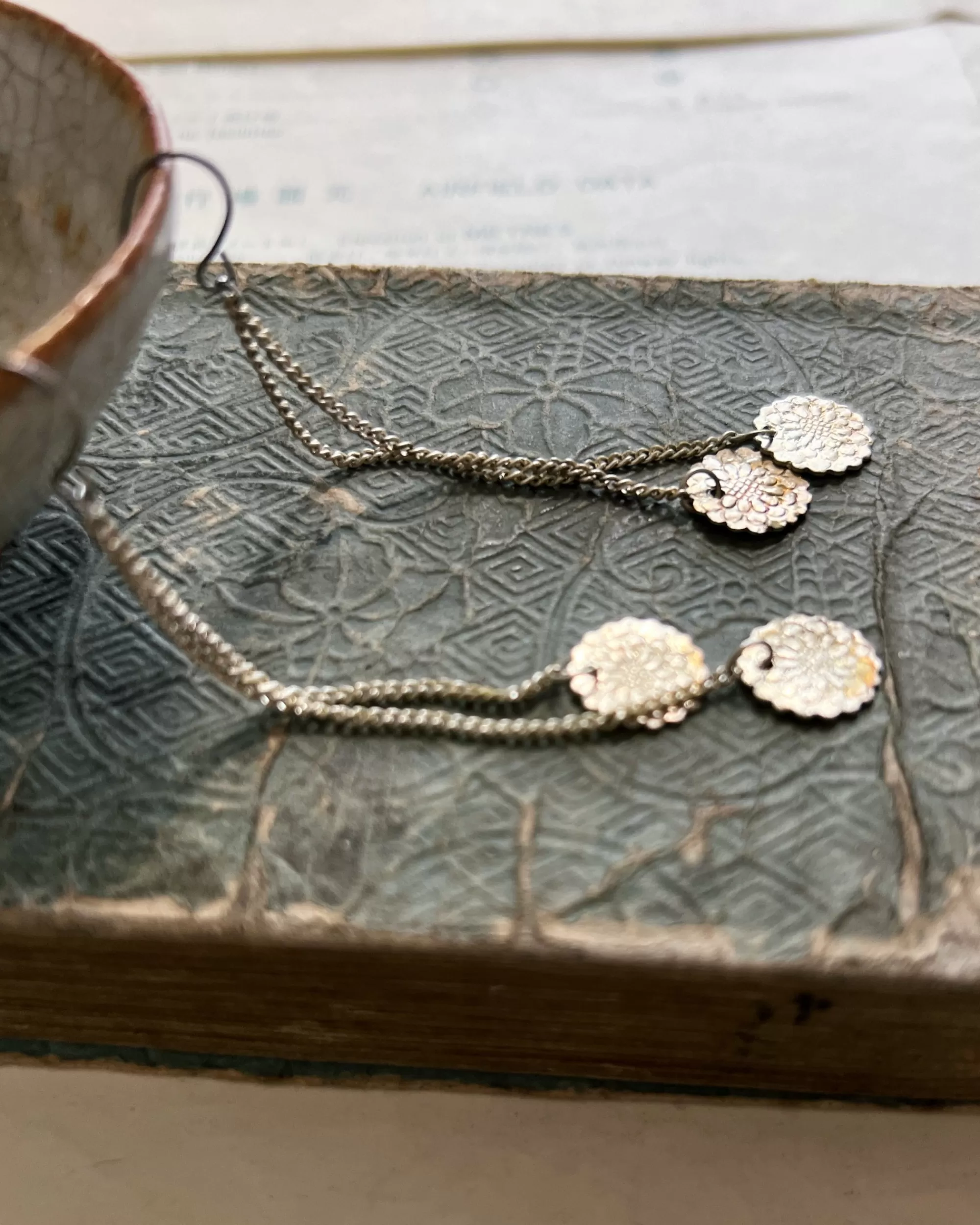 Store modern marcel : Vintage Chrysanthemum Earrings