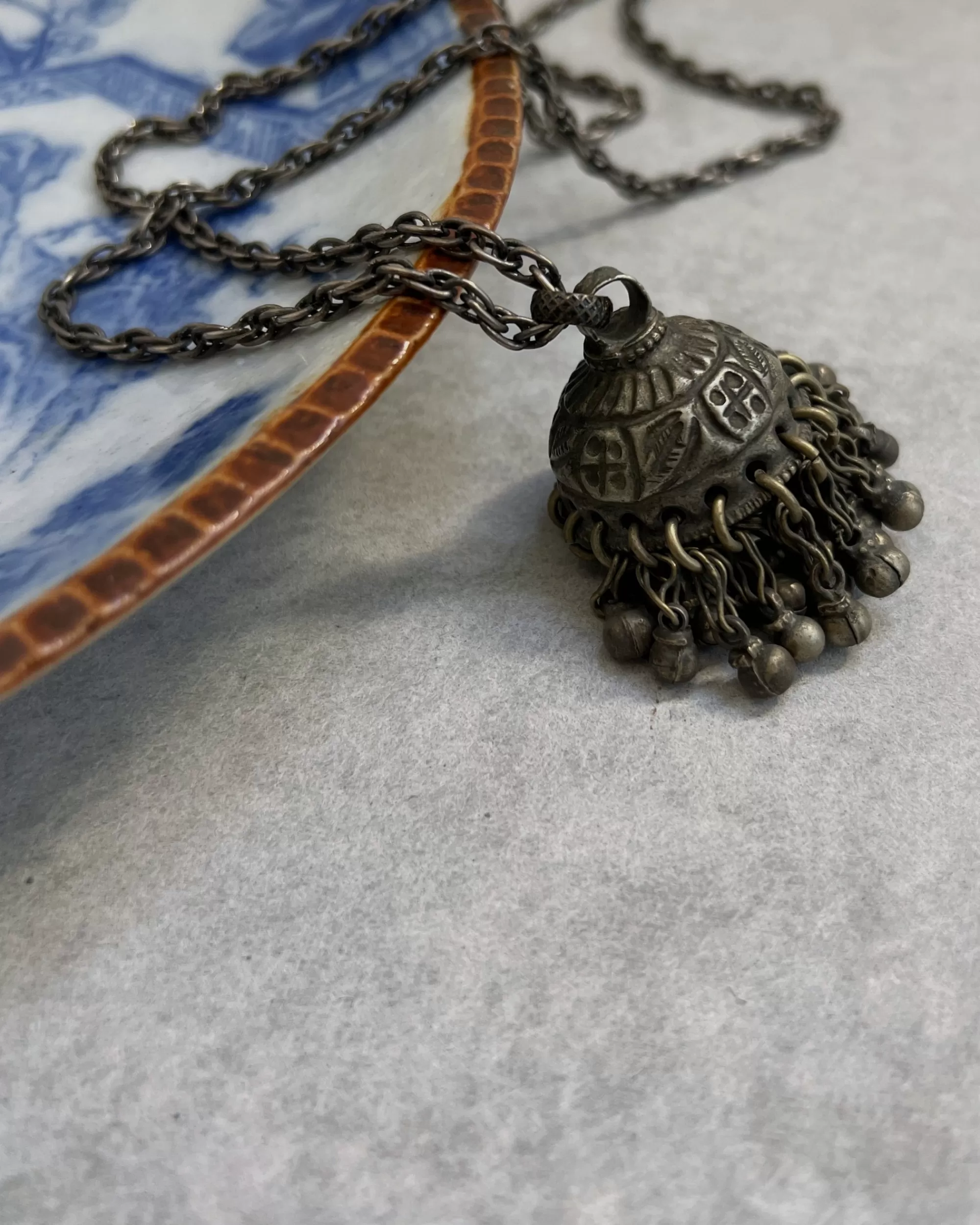 Hot modern marcel : Vintage Indian Pendant Necklace
