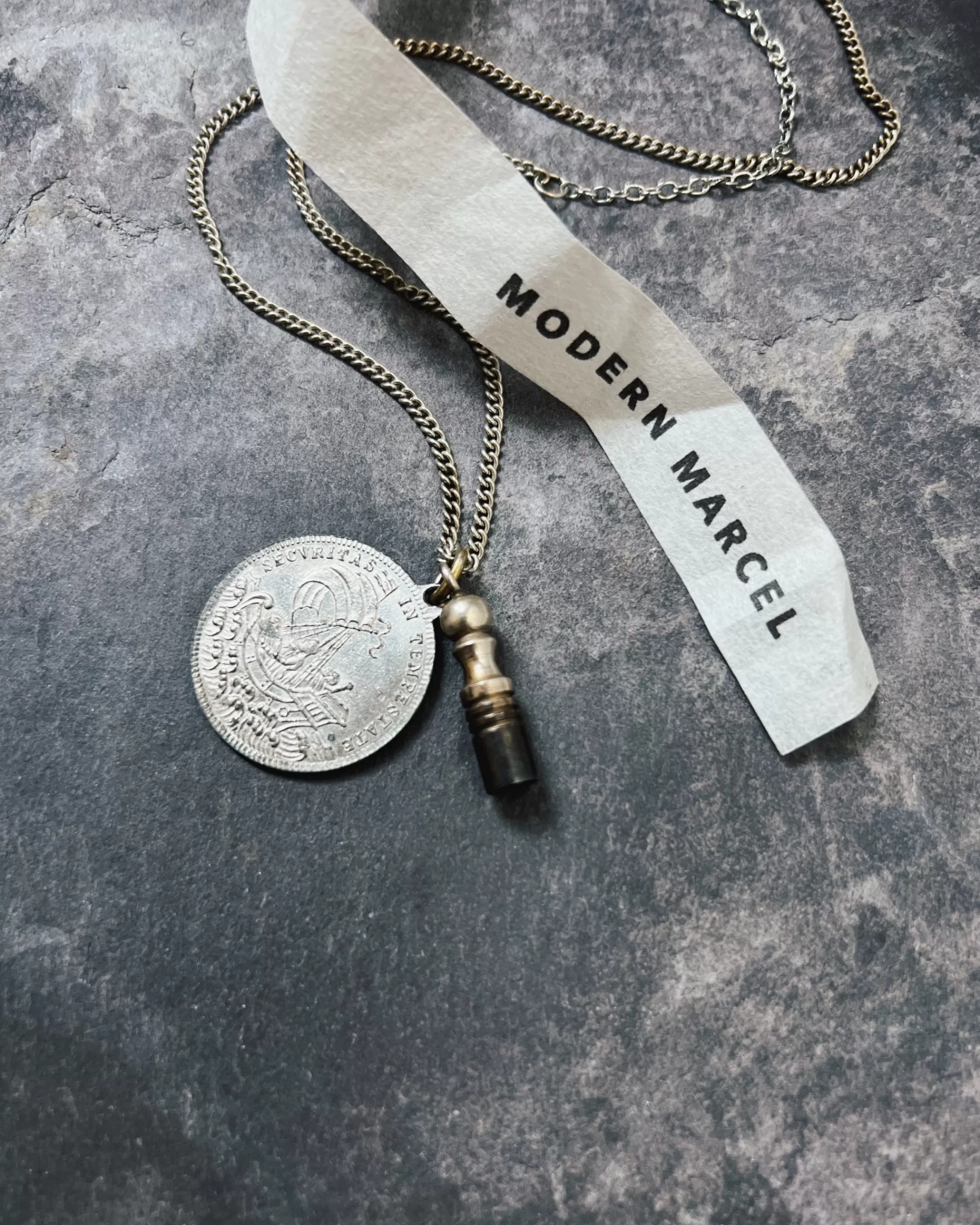 Hot modern marcel : Vintage Medallion Necklace